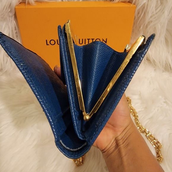 Authentic LV Epi blue snap wallet - Picture 5 of 14